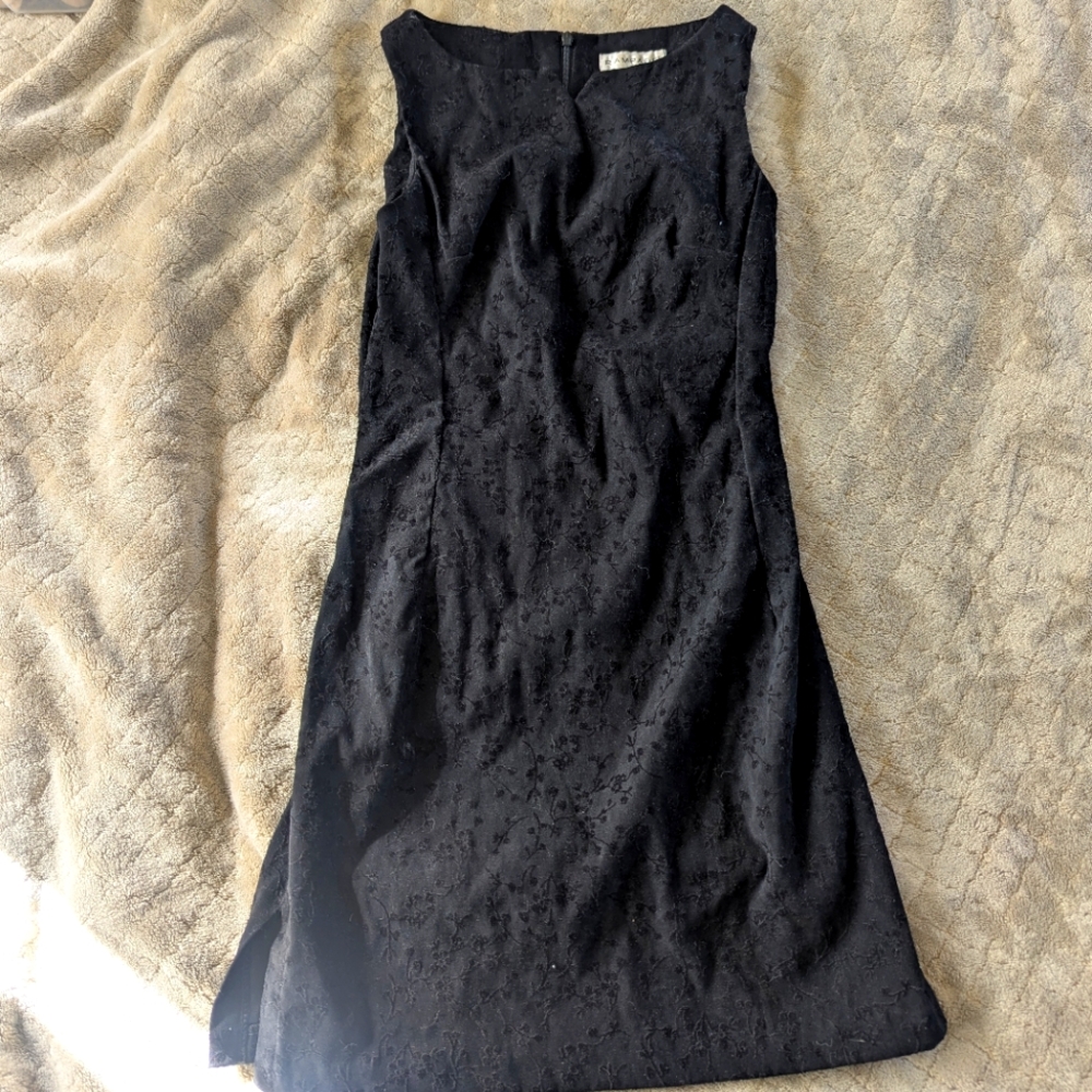 Elegant Black Sleeveless Dress